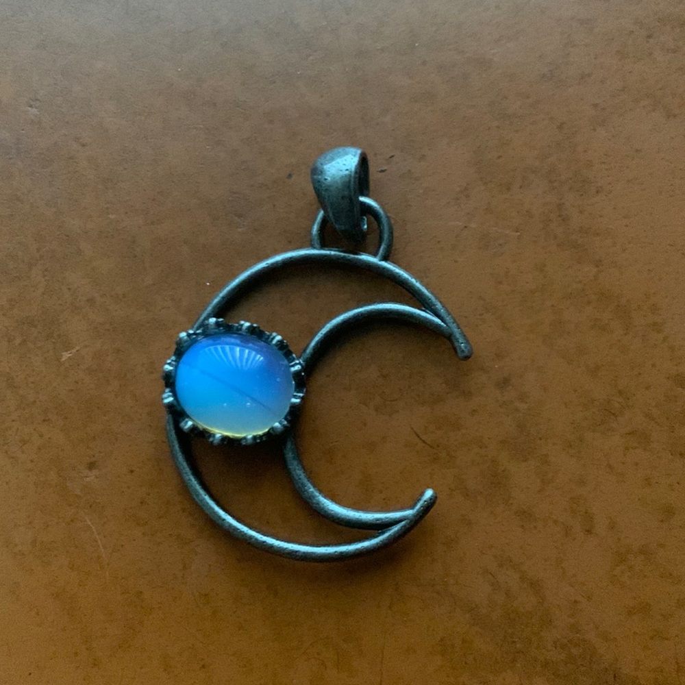 Moon stone pendant